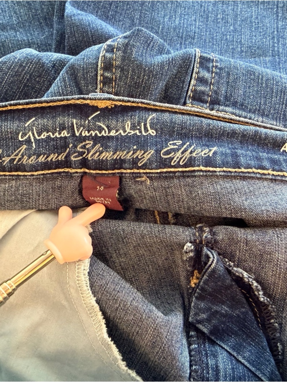 Gloria Vanderbilt Navy Blue Denim Capri with Slimming Waist Detail - Picture 4 of 6